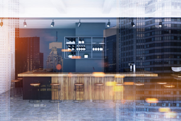 咖啡馆角落的空座位，对面放着一杯没动过的水，阳光透过窗户在桌面上切出一道明暗分界线